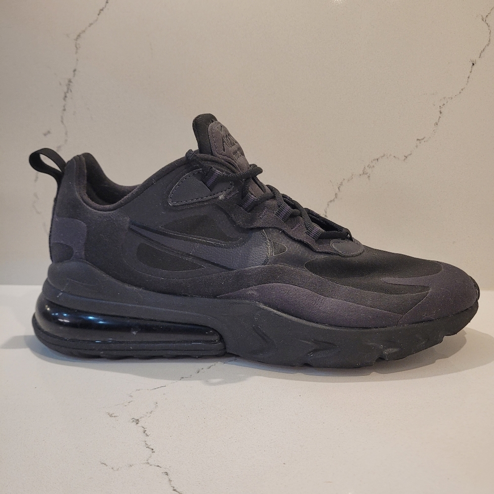 Reposhing too big. EUC. Nike Air Max 270 - wm's sz 11US or Mn's sz 9.5US